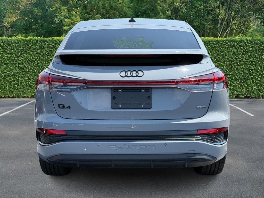 Audi Q4 e-tron Sportback Vehicle Full-screen Gallery Image 05