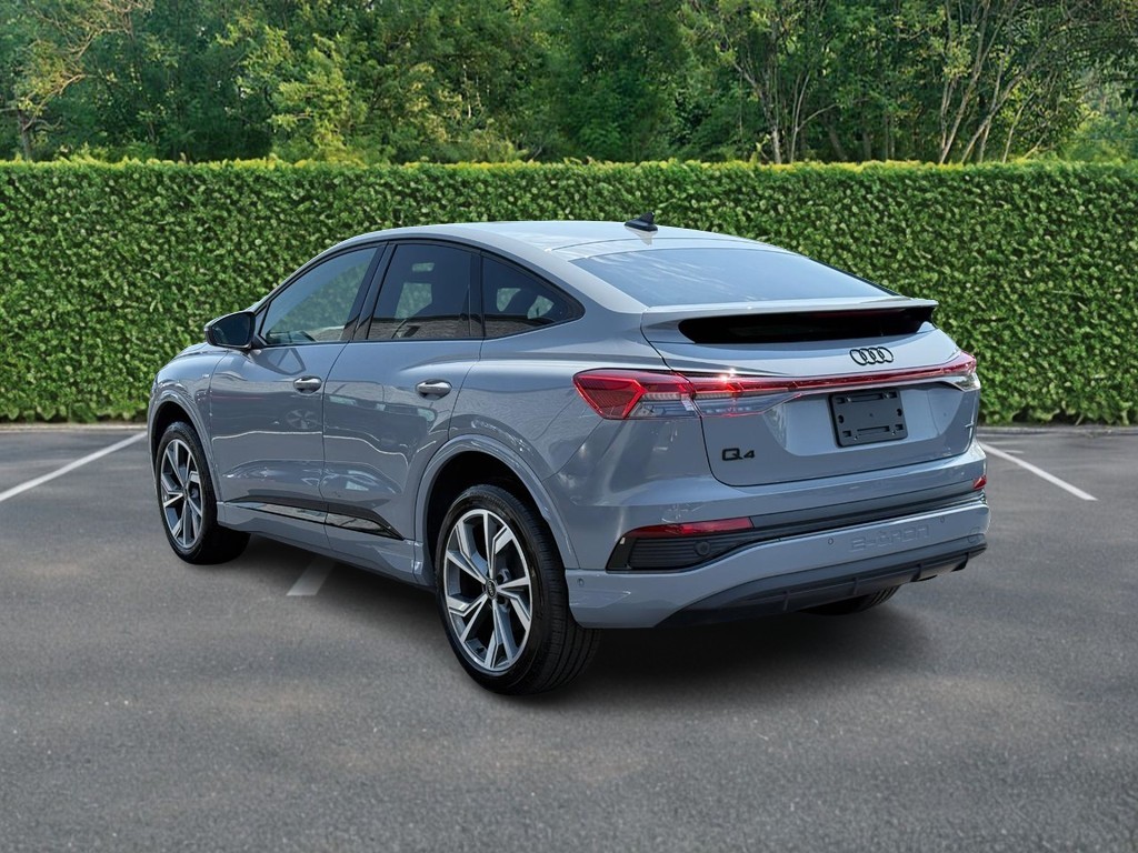 Audi Q4 e-tron Sportback Vehicle Full-screen Gallery Image 06