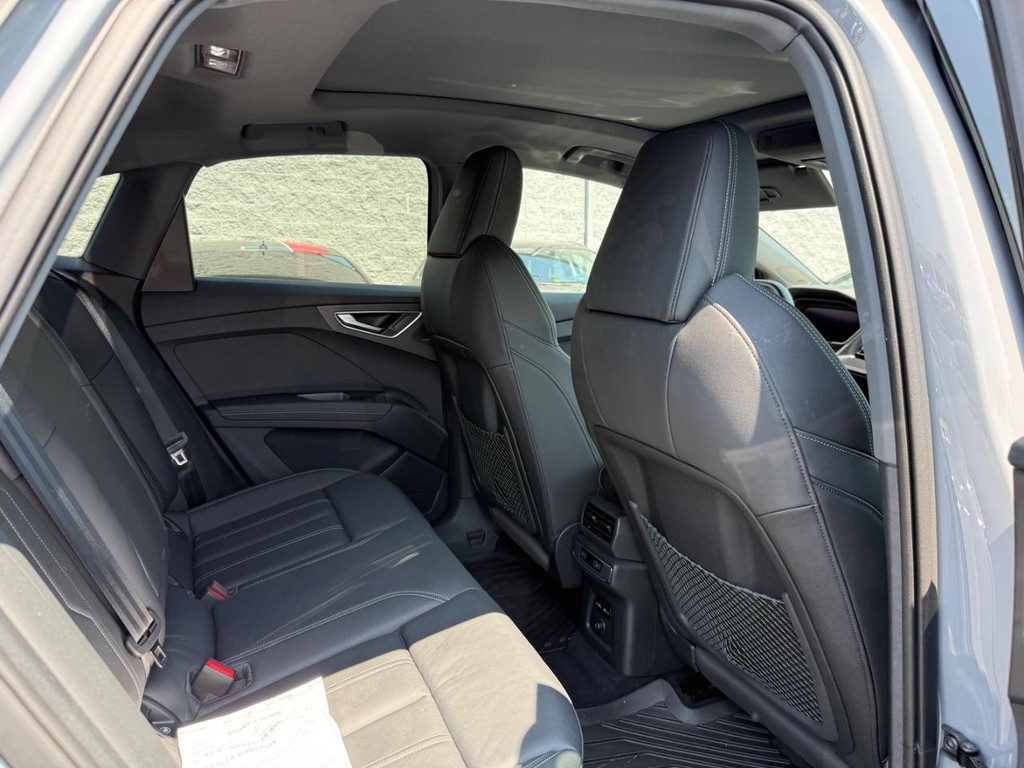 Audi Q4 e-tron Sportback Vehicle Full-screen Gallery Image 10