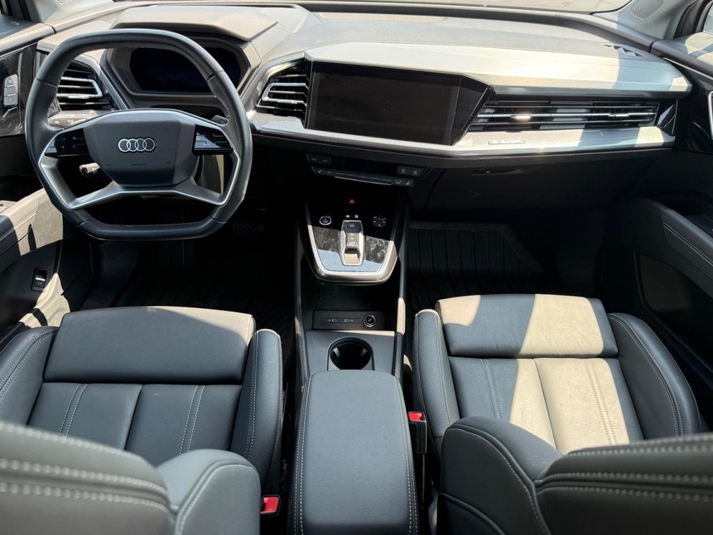 Audi Q4 e-tron Sportback Vehicle Full-screen Gallery Image 11