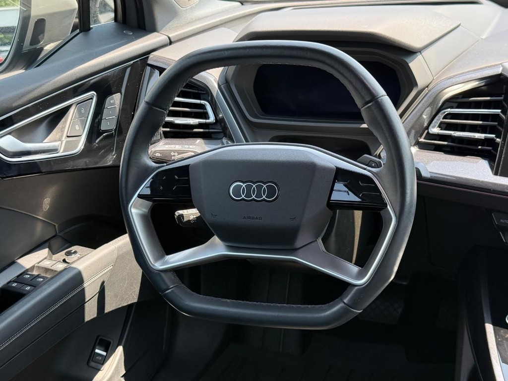 Audi Q4 e-tron Sportback Vehicle Full-screen Gallery Image 12
