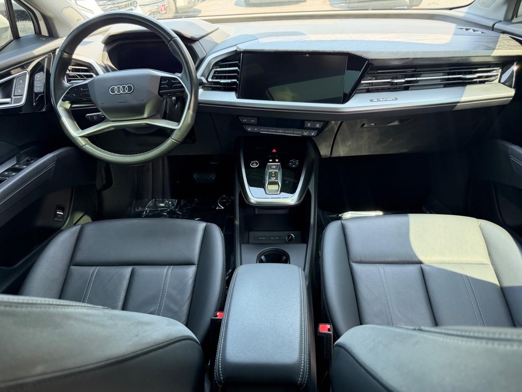 Audi Q4 e-tron Vehicle Full-screen Gallery Image 11