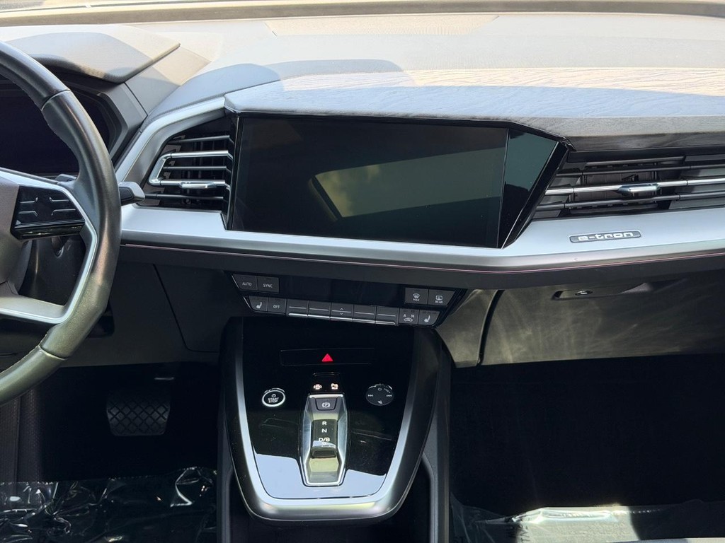 Audi Q4 e-tron Vehicle Full-screen Gallery Image 13