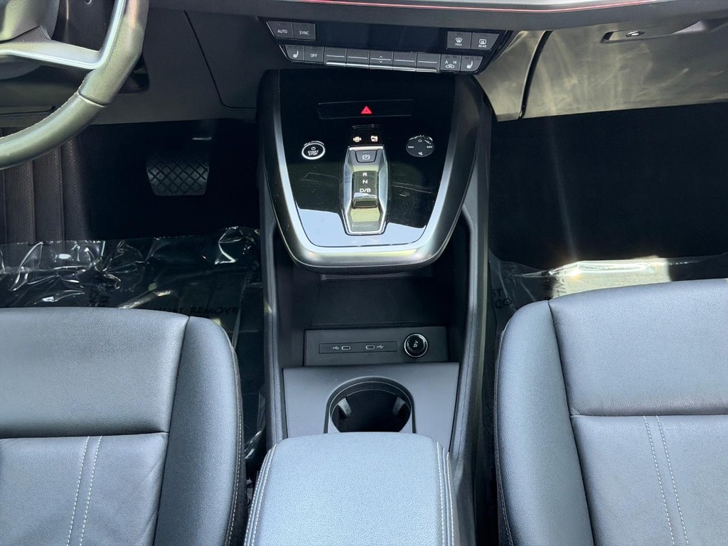 Audi Q4 e-tron Vehicle Full-screen Gallery Image 14