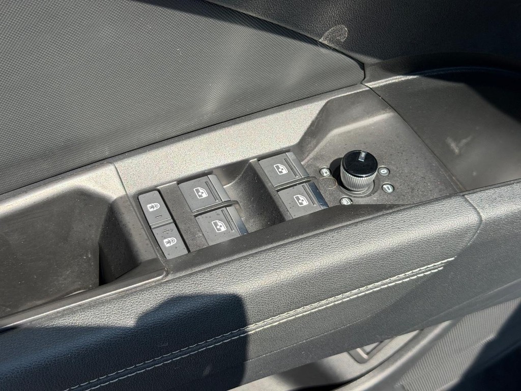 Audi Q4 e-tron Vehicle Full-screen Gallery Image 15
