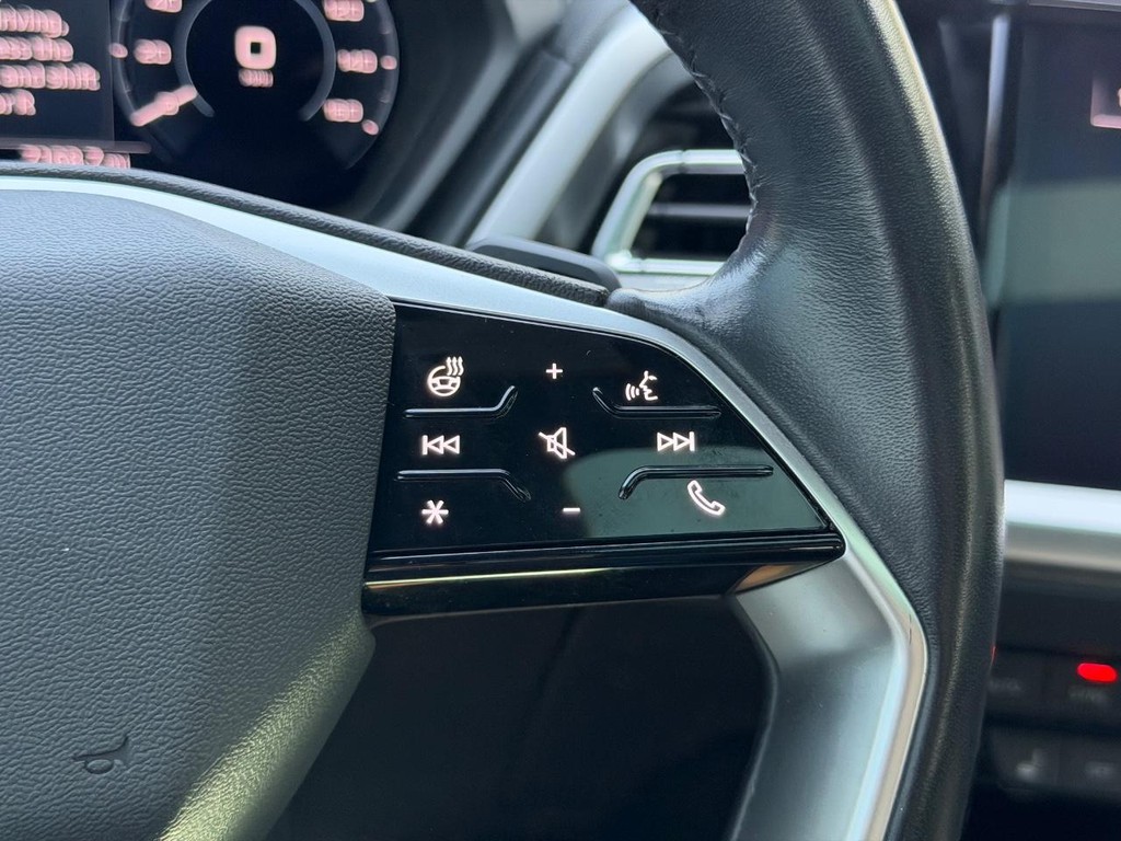 Audi Q4 e-tron Vehicle Full-screen Gallery Image 17