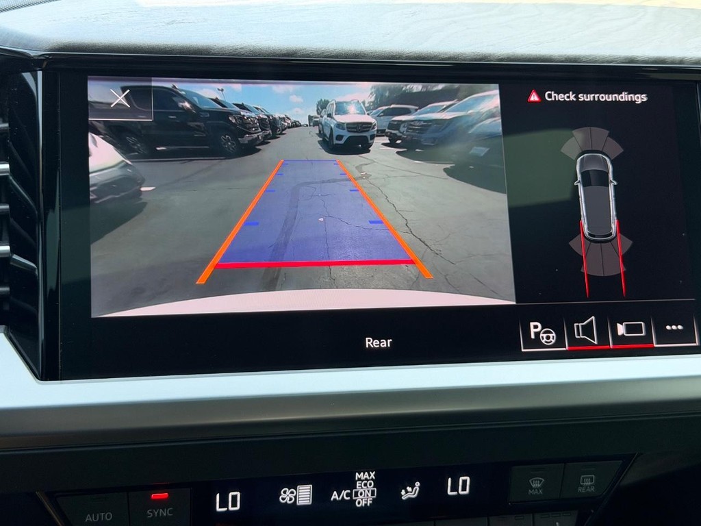 Audi Q4 e-tron Vehicle Full-screen Gallery Image 20