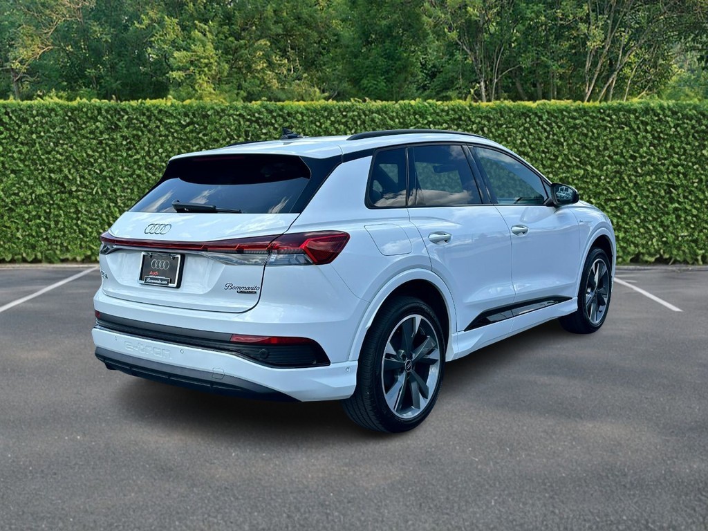 Audi Q4 e-tron Vehicle Full-screen Gallery Image 03
