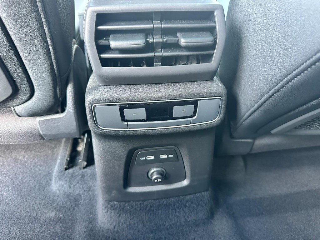 Audi Q4 e-tron Vehicle Full-screen Gallery Image 11