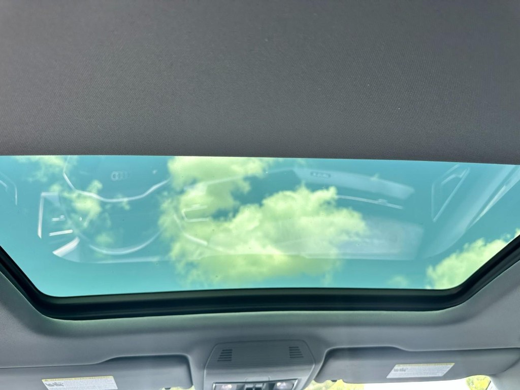Audi Q4 e-tron Vehicle Full-screen Gallery Image 12