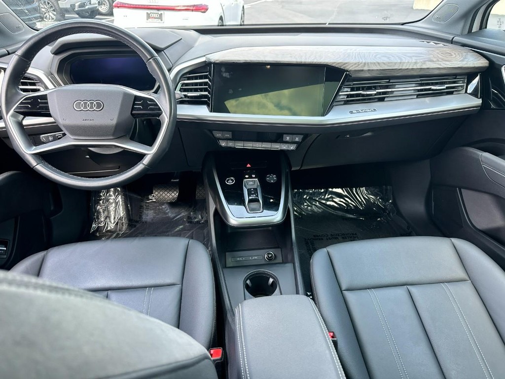 Audi Q4 e-tron Vehicle Full-screen Gallery Image 13