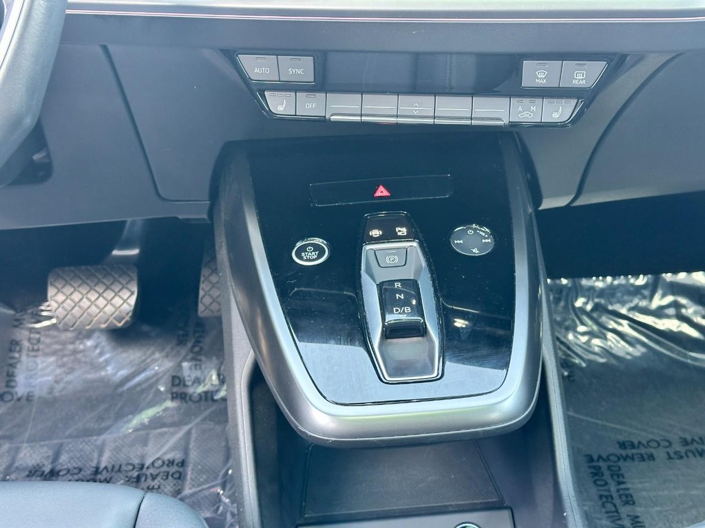 Audi Q4 e-tron Vehicle Full-screen Gallery Image 15
