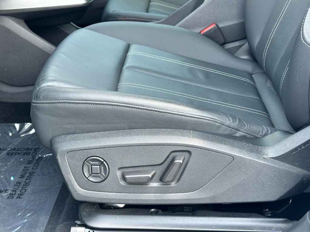 Audi Q4 e-tron Vehicle Full-screen Gallery Image 19