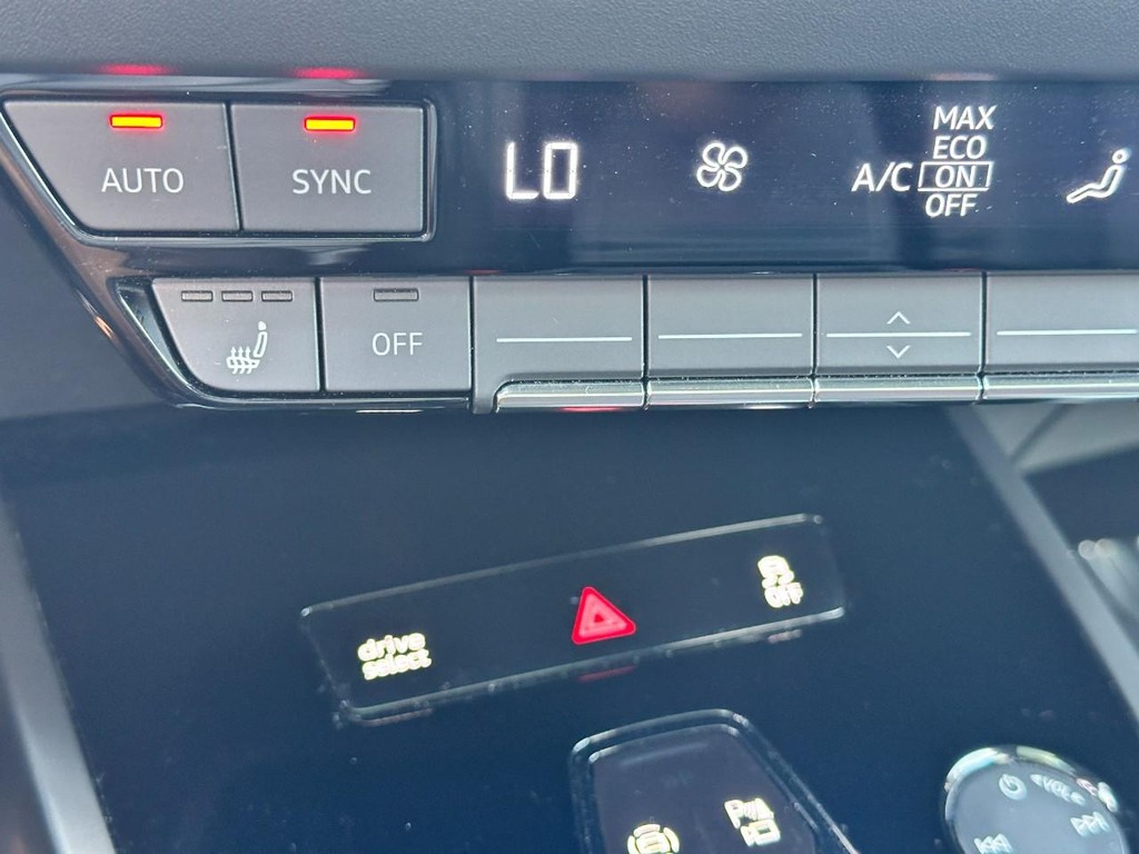 Audi Q4 e-tron Vehicle Full-screen Gallery Image 23
