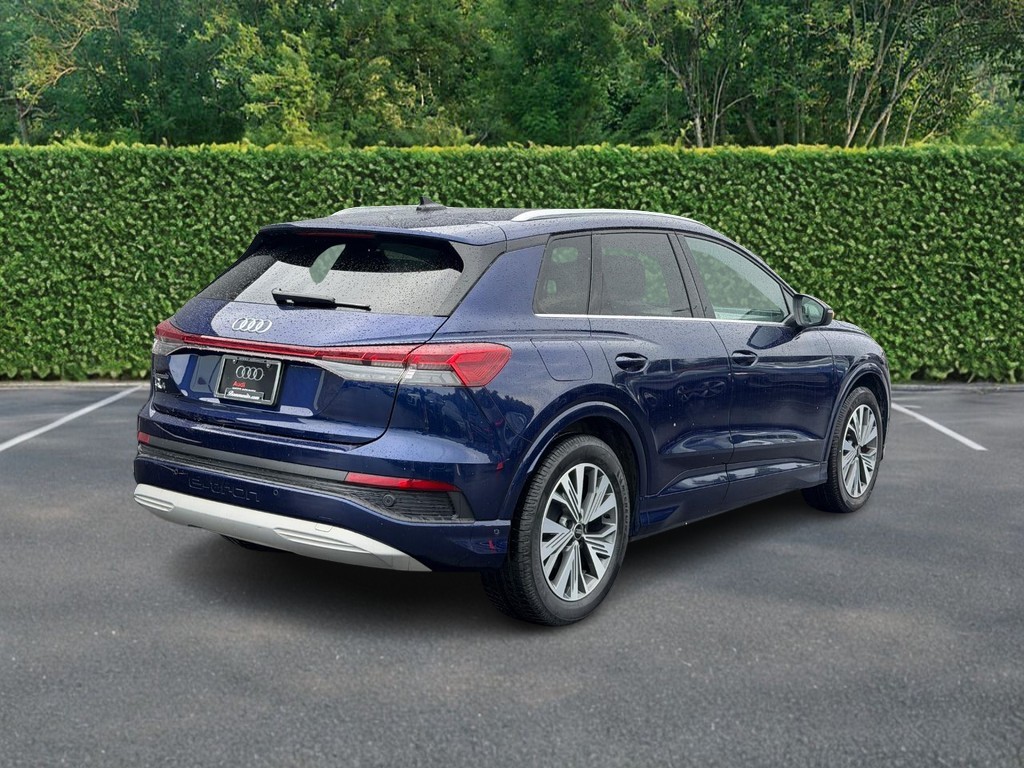 Audi Q4 e-tron Vehicle Full-screen Gallery Image 03