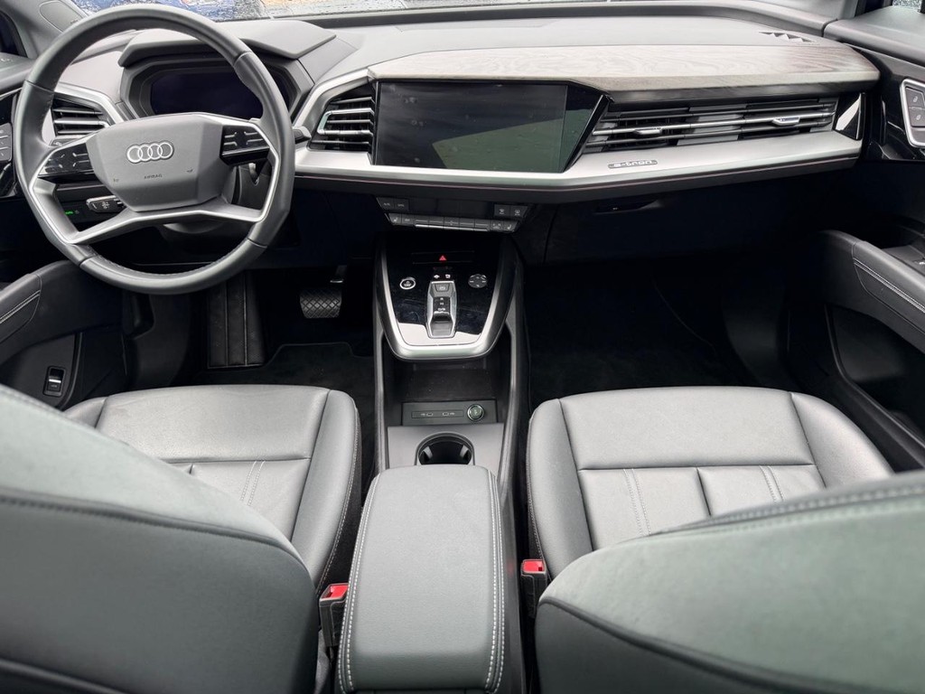 Audi Q4 e-tron Vehicle Full-screen Gallery Image 11