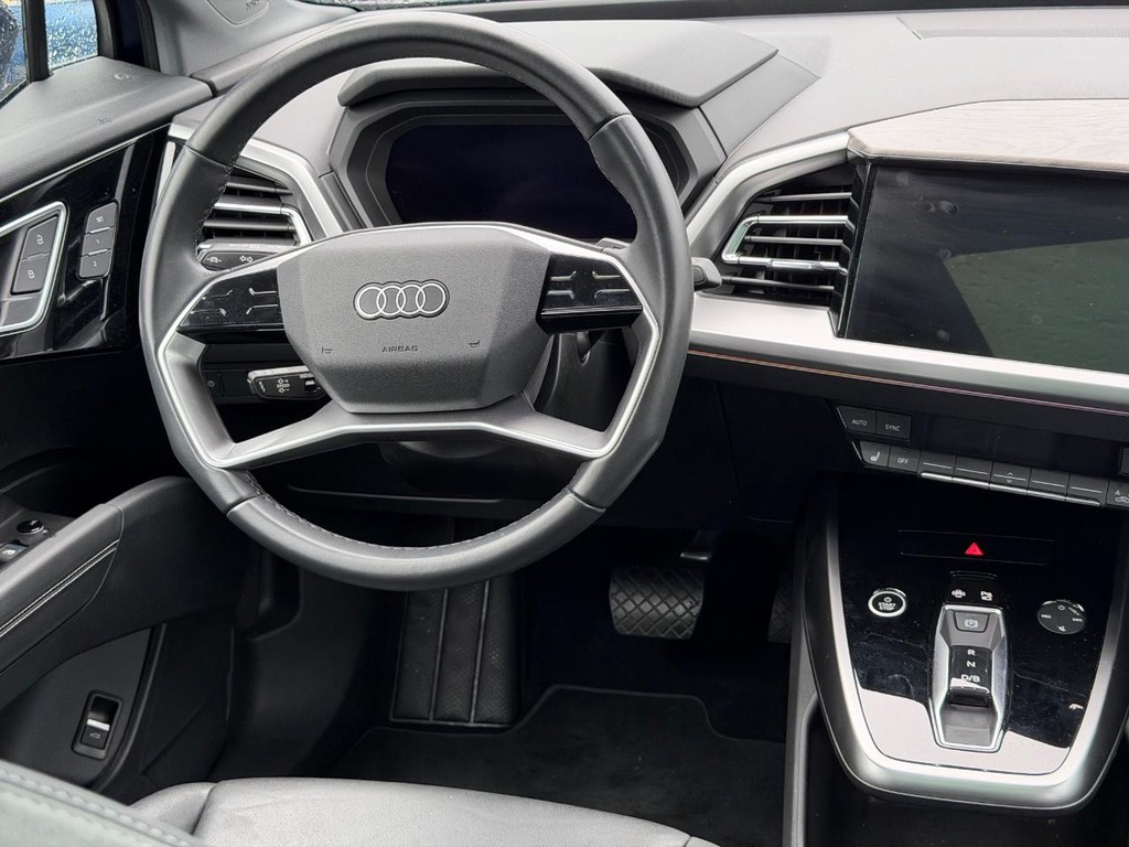 Audi Q4 e-tron Vehicle Full-screen Gallery Image 12