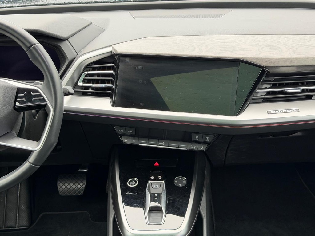 Audi Q4 e-tron Vehicle Full-screen Gallery Image 13