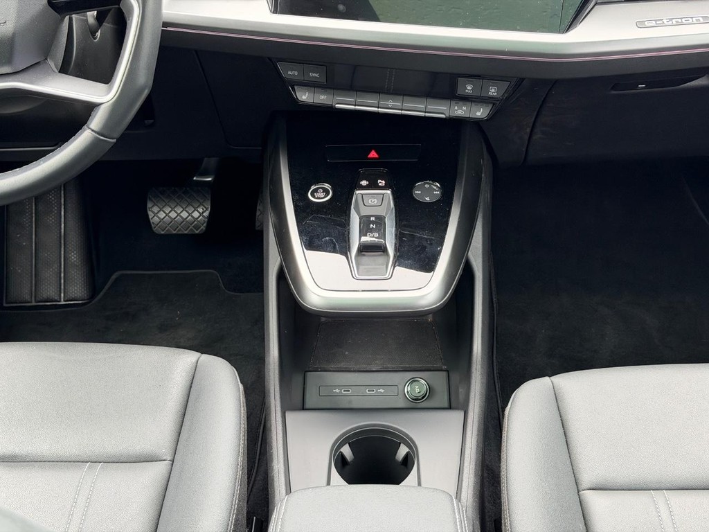 Audi Q4 e-tron Vehicle Full-screen Gallery Image 14