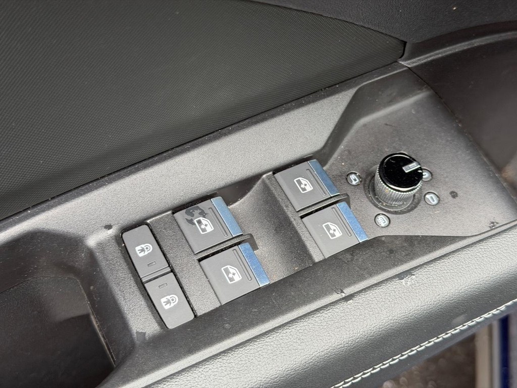 Audi Q4 e-tron Vehicle Full-screen Gallery Image 15