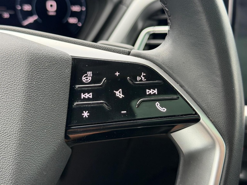 Audi Q4 e-tron Vehicle Full-screen Gallery Image 17