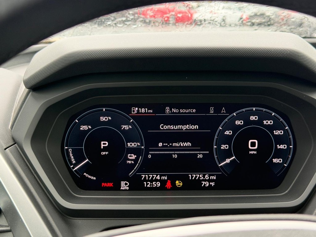 Audi Q4 e-tron Vehicle Full-screen Gallery Image 18
