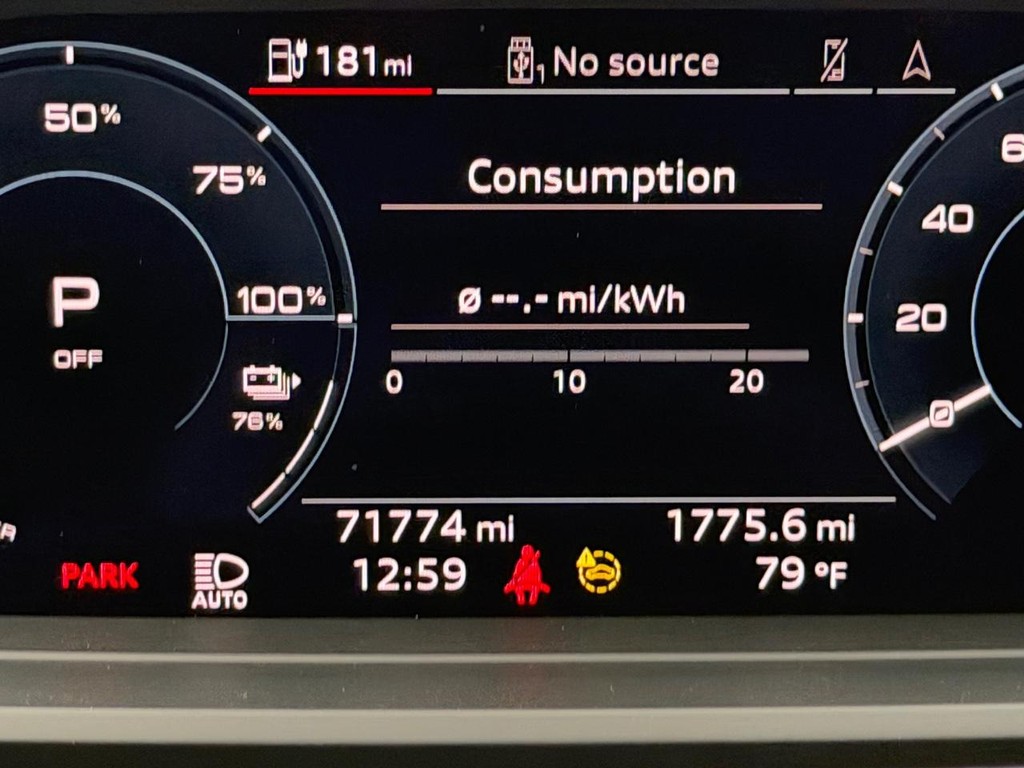 Audi Q4 e-tron Vehicle Full-screen Gallery Image 19