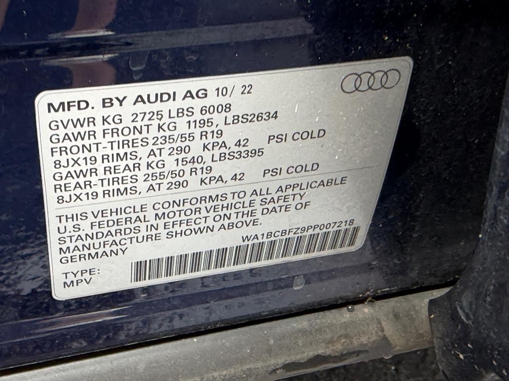 Audi Q4 e-tron Vehicle Full-screen Gallery Image 23