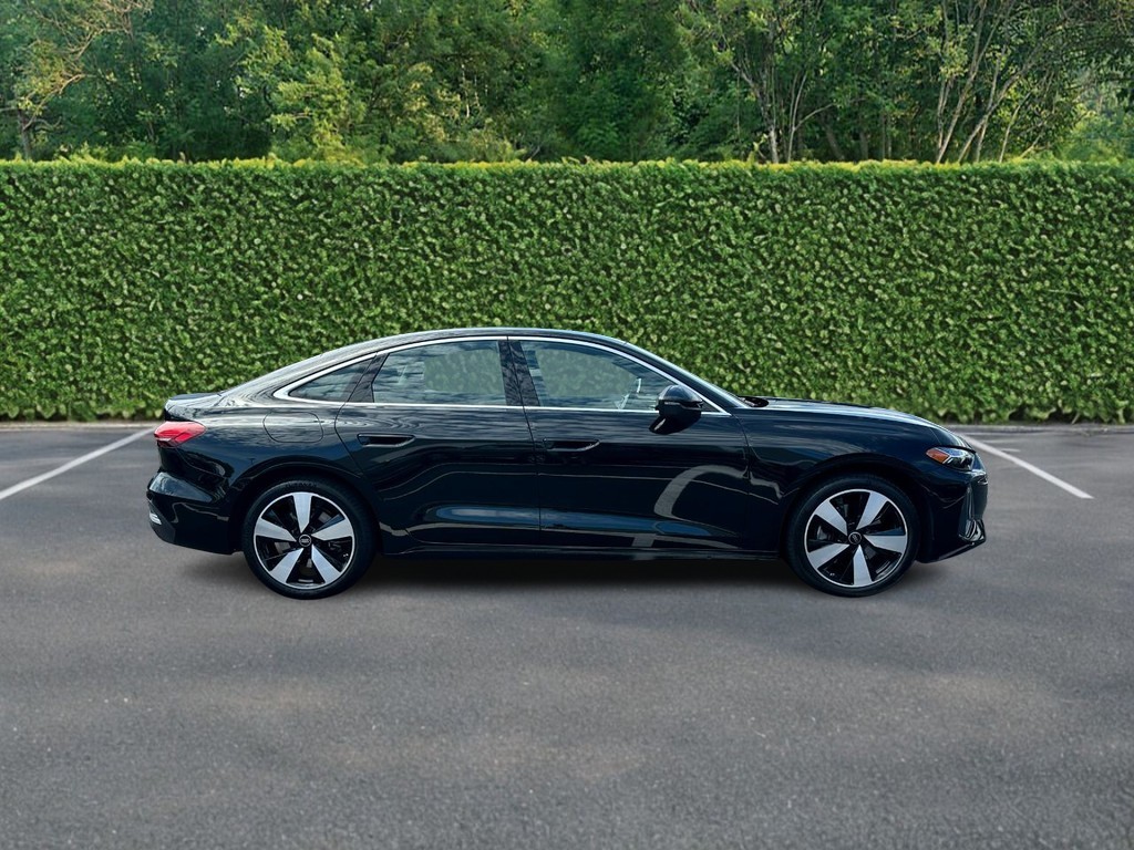Audi A5 Vehicle Full-screen Gallery Image 02