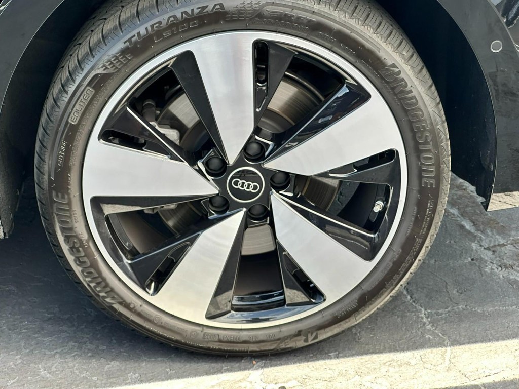 Audi A5 Vehicle Full-screen Gallery Image 06