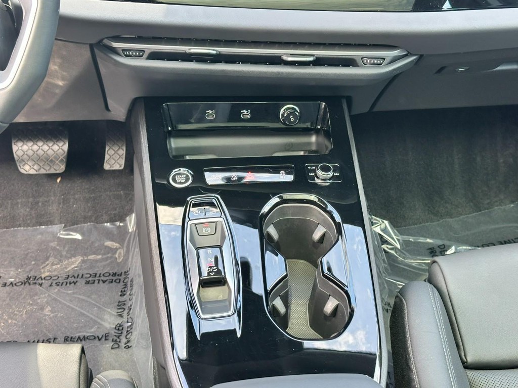 Audi A5 Vehicle Full-screen Gallery Image 14