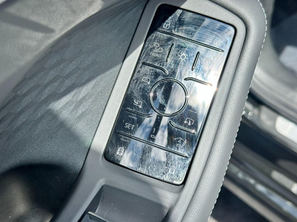 Audi A5 Vehicle Full-screen Gallery Image 16
