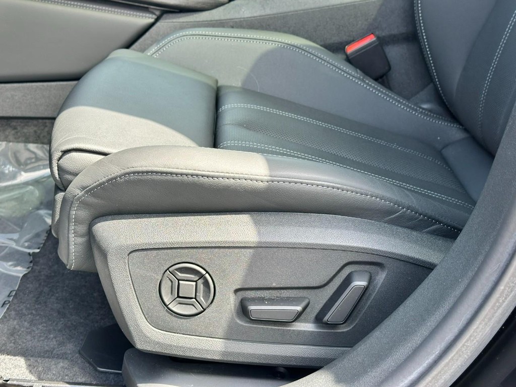 Audi A5 Vehicle Full-screen Gallery Image 18