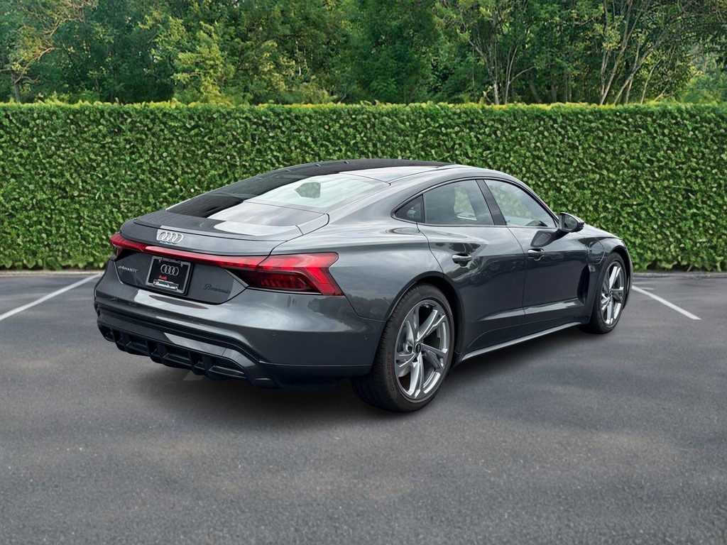 Audi e-tron GT Vehicle Full-screen Gallery Image 03