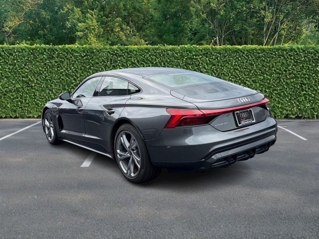 Audi e-tron GT Vehicle Full-screen Gallery Image 06