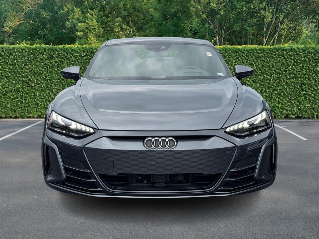 Audi e-tron GT Vehicle Full-screen Gallery Image 09