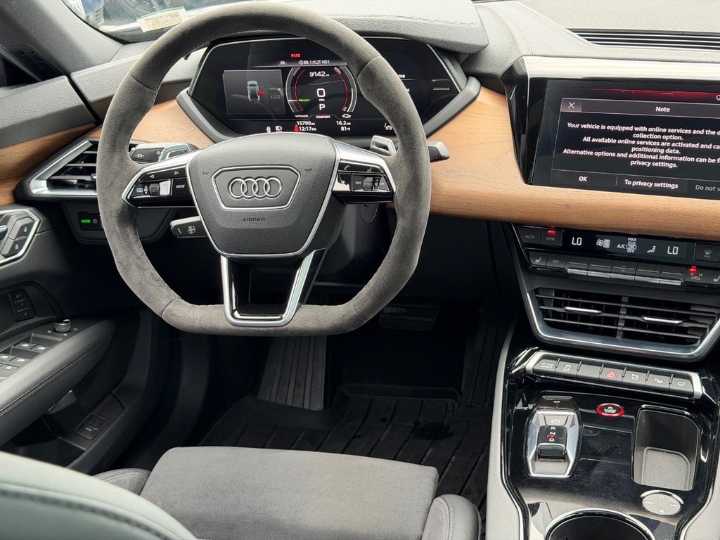 Audi e-tron GT Vehicle Full-screen Gallery Image 12