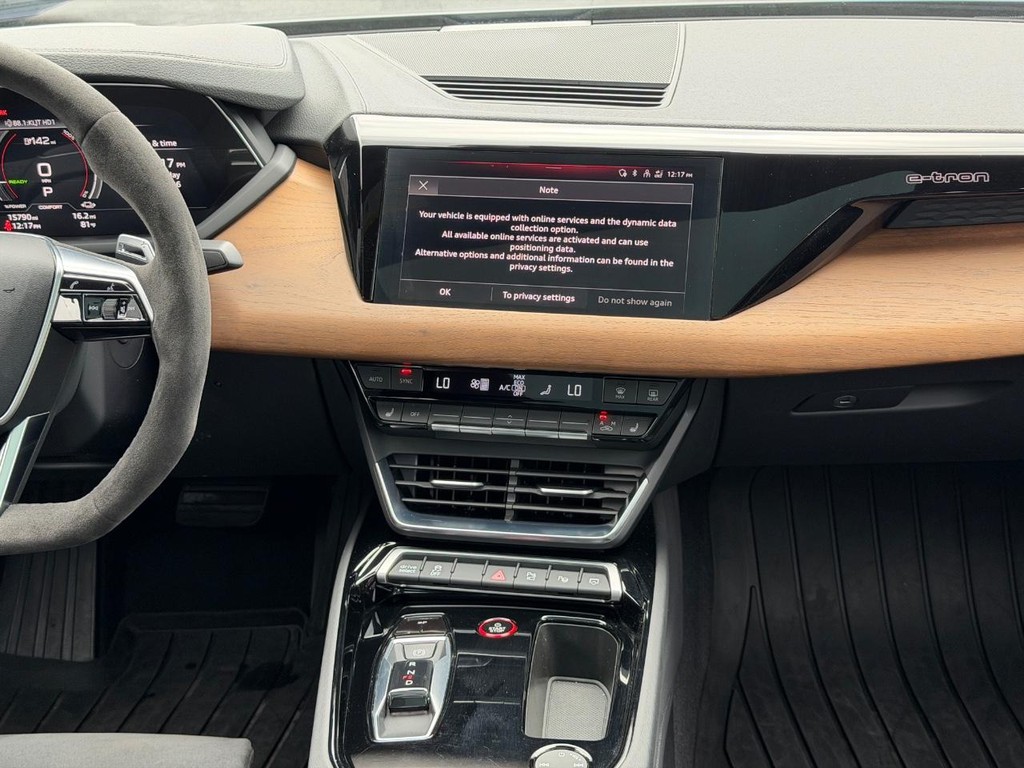 Audi e-tron GT Vehicle Full-screen Gallery Image 13