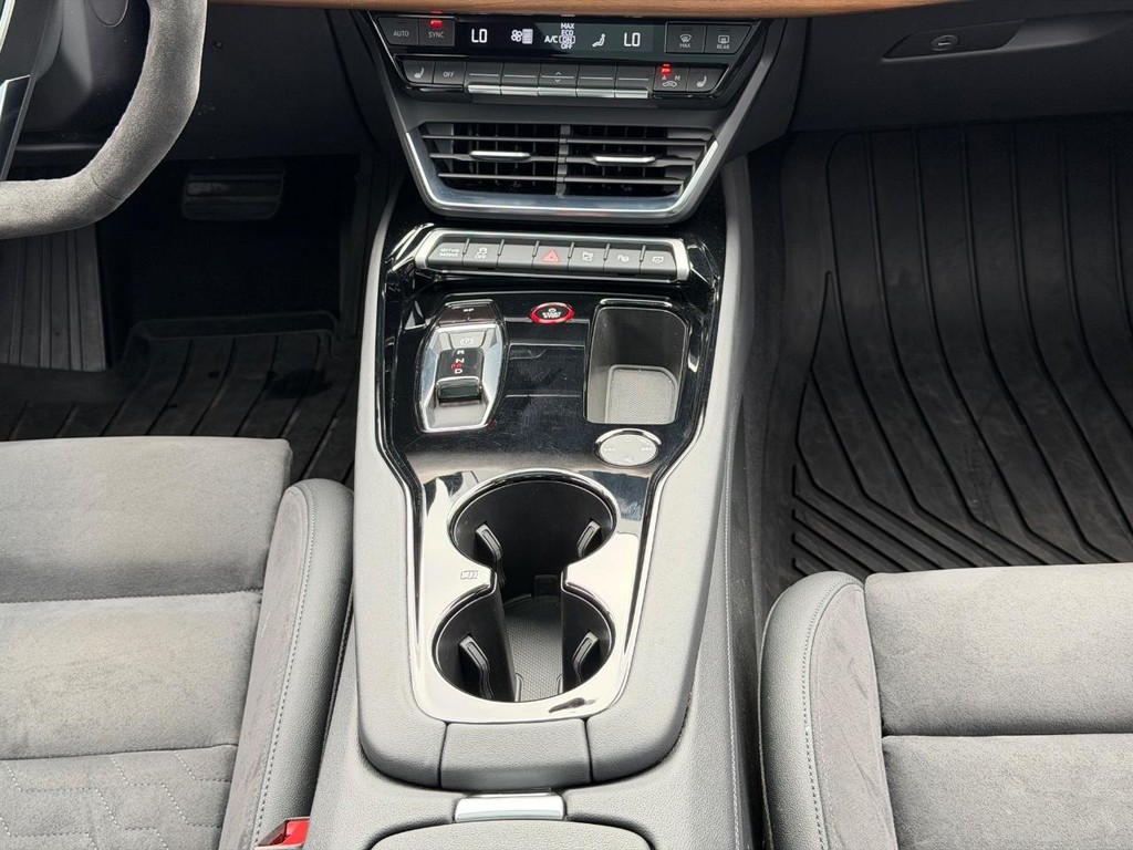 Audi e-tron GT Vehicle Full-screen Gallery Image 14