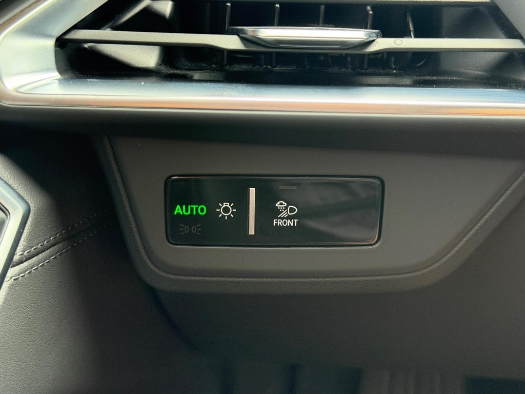 Audi e-tron GT Vehicle Full-screen Gallery Image 16