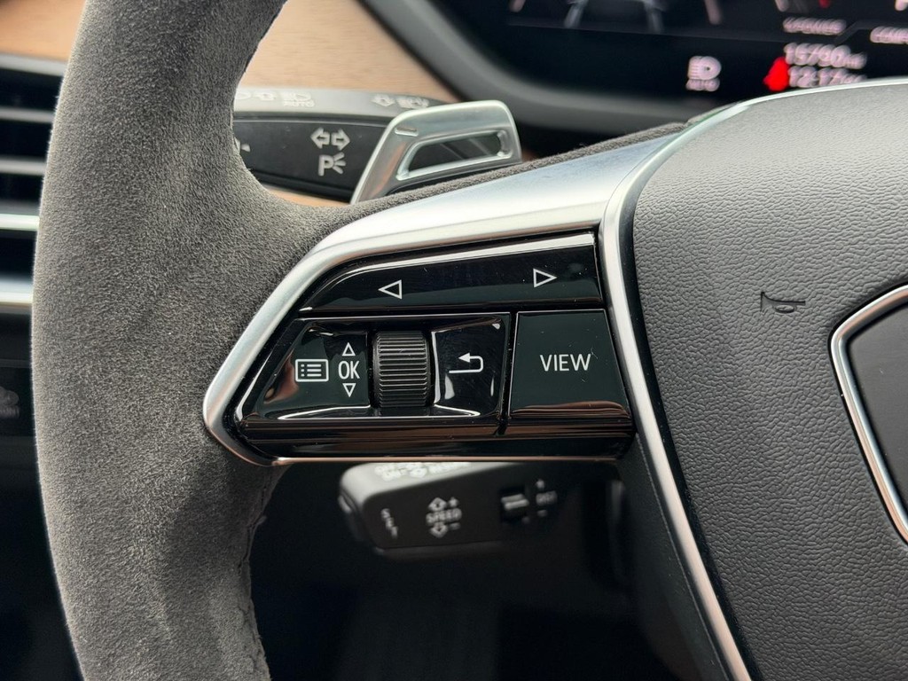 Audi e-tron GT Vehicle Full-screen Gallery Image 17