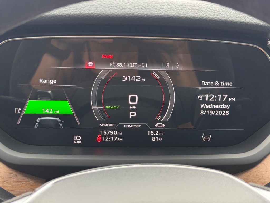 Audi e-tron GT Vehicle Full-screen Gallery Image 19