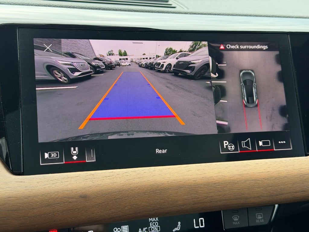 Audi e-tron GT Vehicle Full-screen Gallery Image 21
