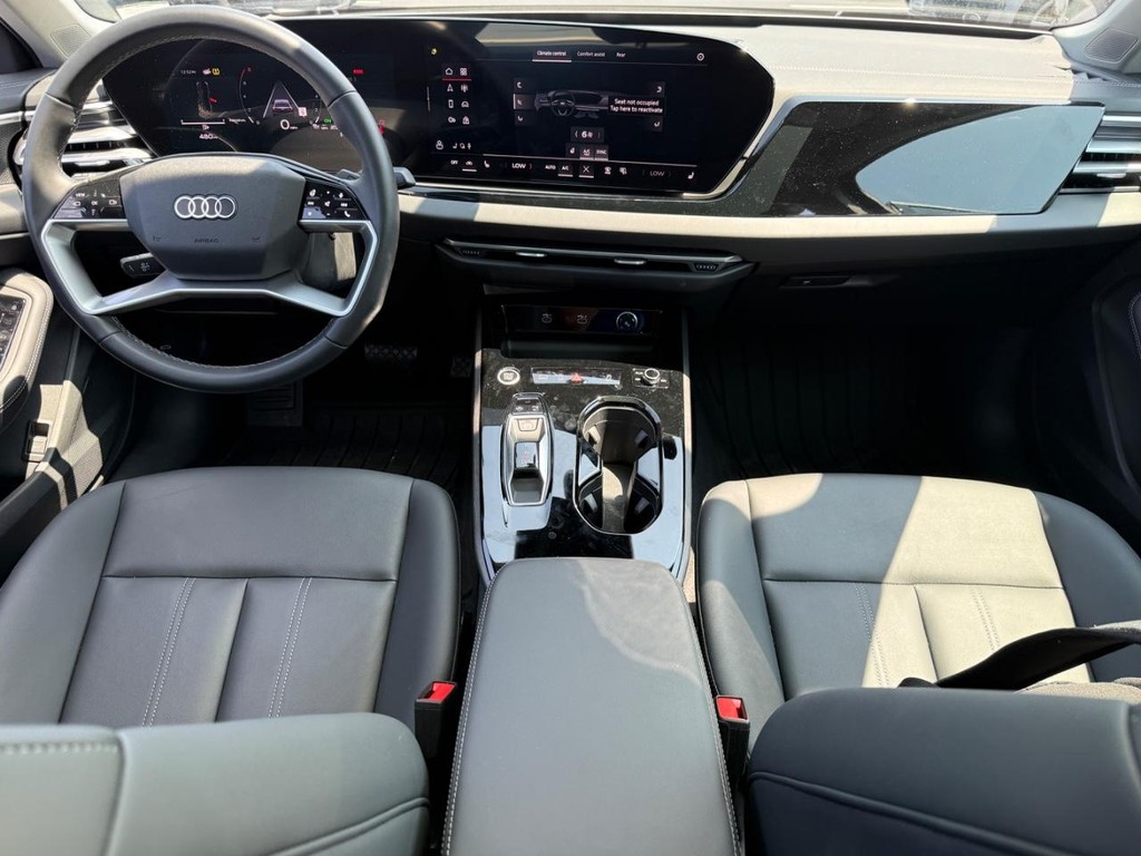 Audi A5 Vehicle Full-screen Gallery Image 11