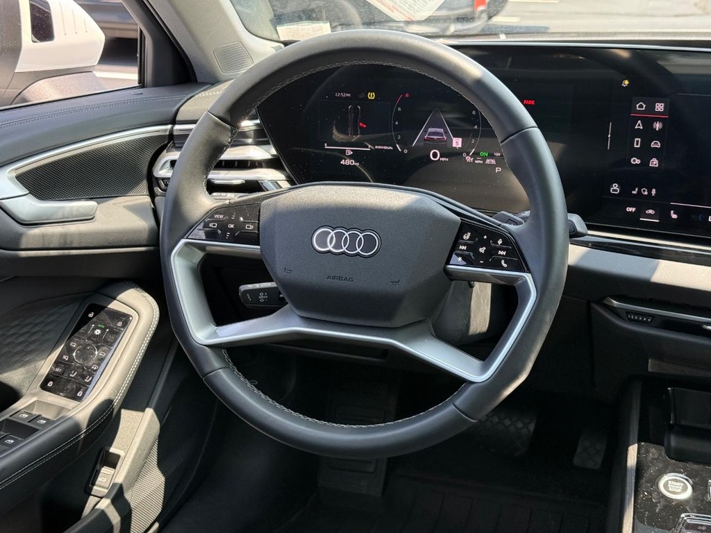 Audi A5 Vehicle Full-screen Gallery Image 12