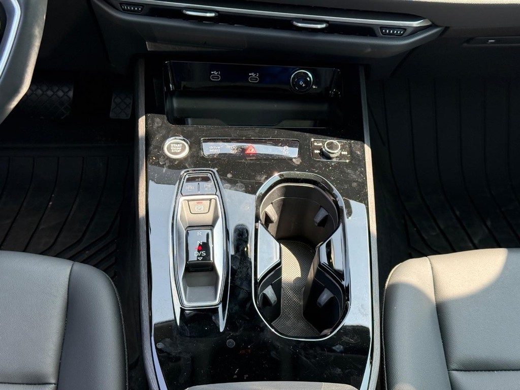 Audi A5 Vehicle Full-screen Gallery Image 14