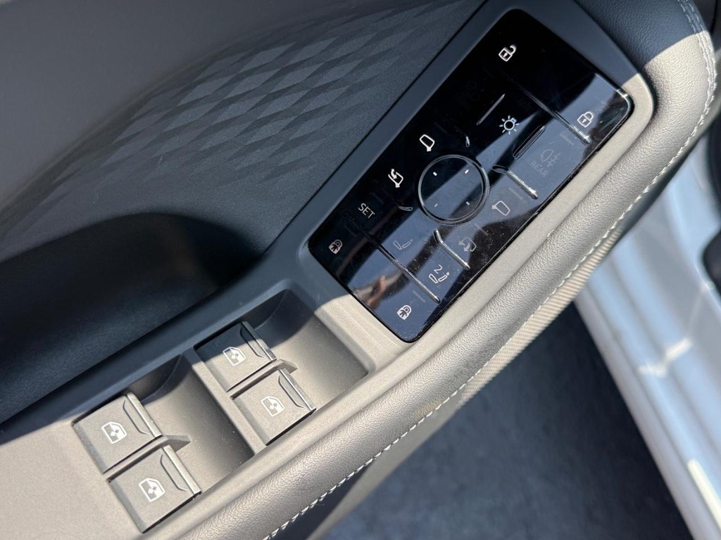 Audi A5 Vehicle Full-screen Gallery Image 15