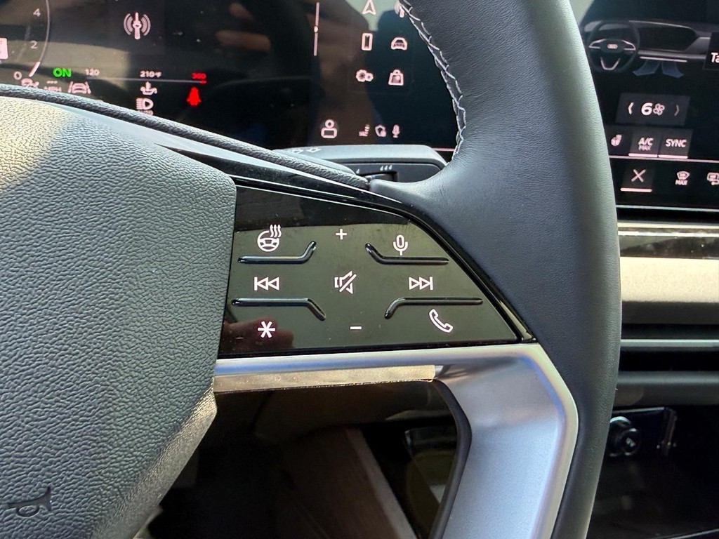 Audi A5 Vehicle Full-screen Gallery Image 18