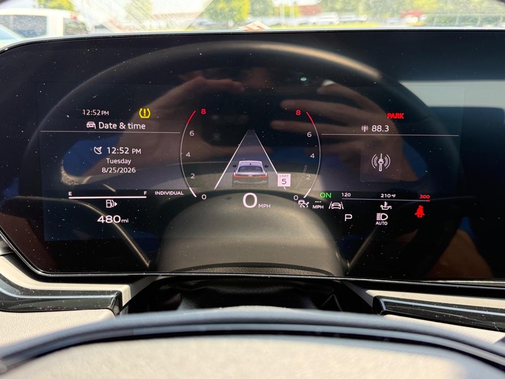Audi A5 Vehicle Full-screen Gallery Image 19