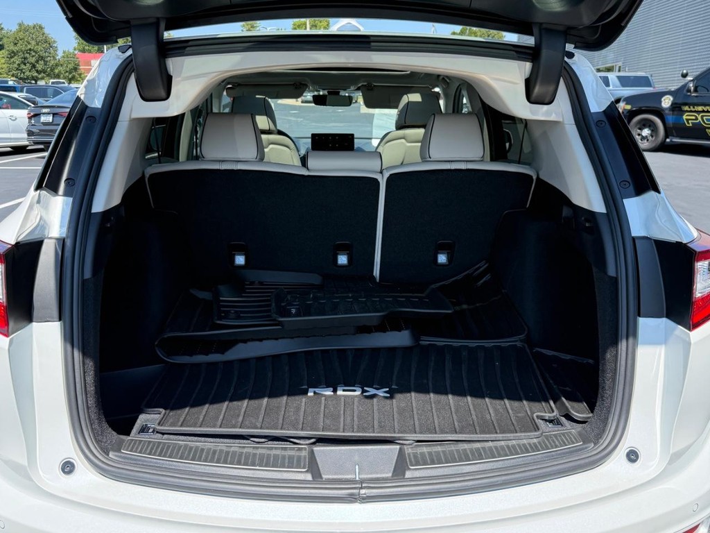 Acura RDX Vehicle Full-screen Gallery Image 04